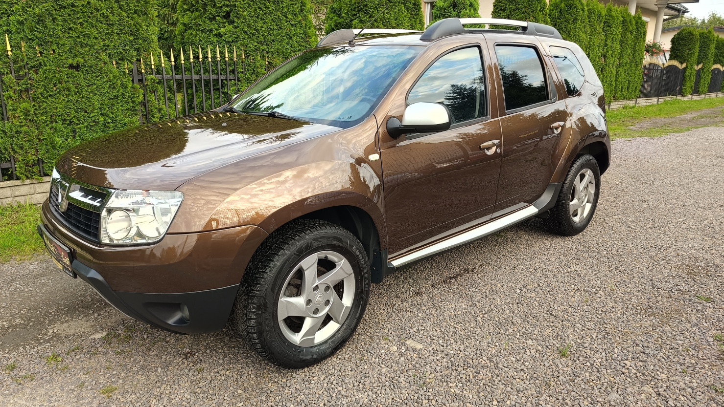 DACIA DUSTER 27,900 zł.