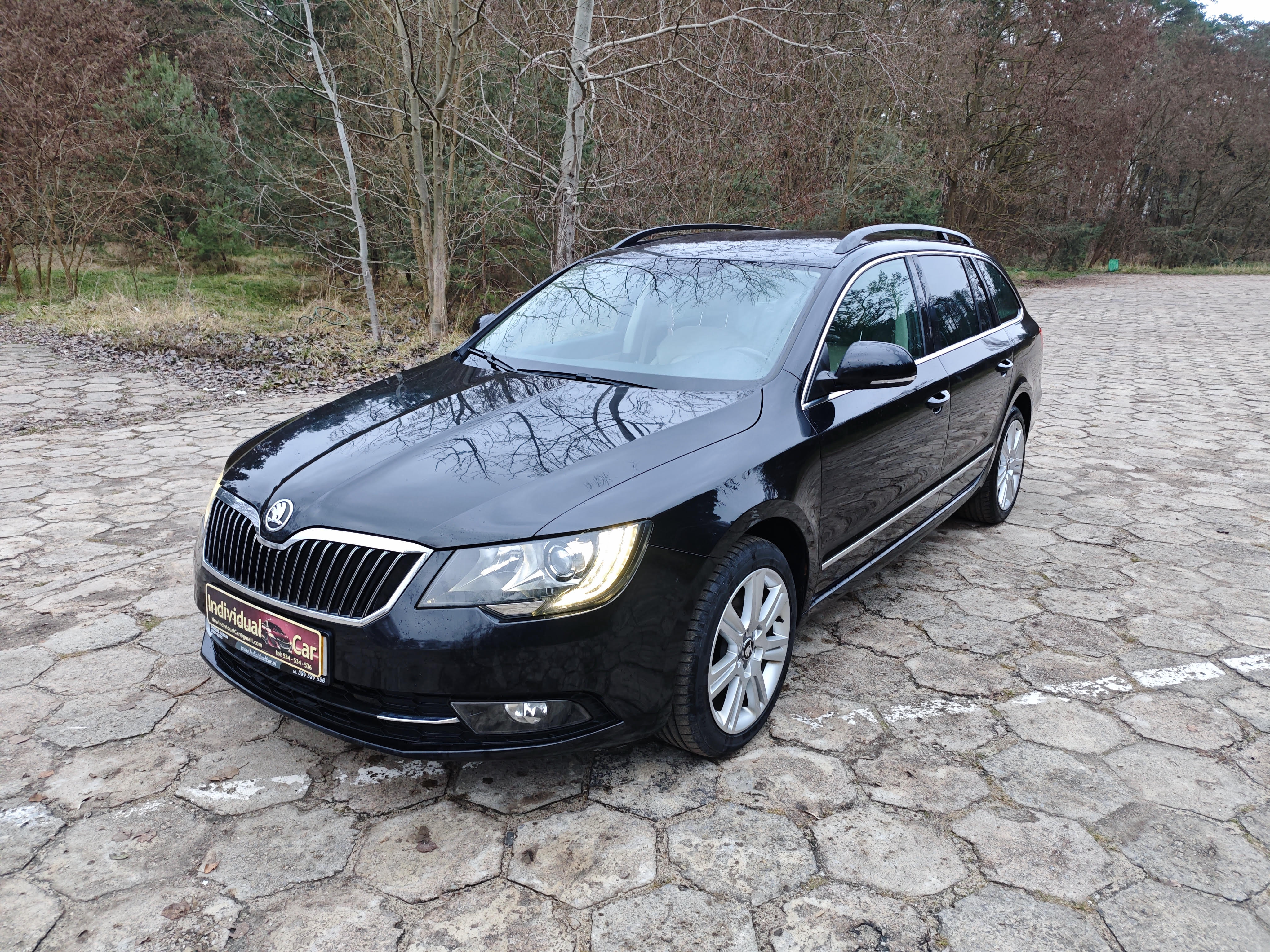 SKODA SUPERB 2015 r. 42,990 zł. 
